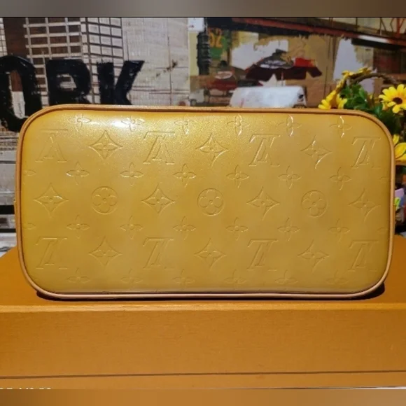 🔥SOLD🔥 LOUIS🌻VUITTON Monogram Vernise Tote Bag - Picture 8 of 17
